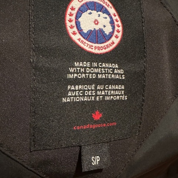 COPY - Canada Goose Women's Lorette Coat, size S/P in black - Picture 8 of 12